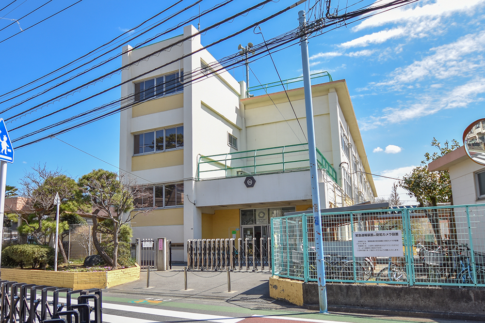 ���ӊ� �����旧������񏬊w�Z(600m / 8��)