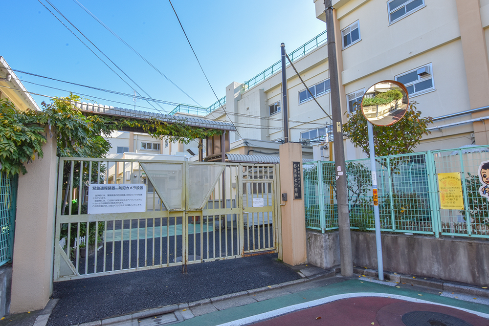 ���ӊ� �����掵���w�Z(700m / 9��)